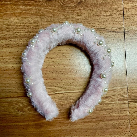 Pink Fur Pearl Embellished Headband display picture 1